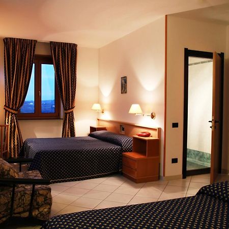 Hotel Lo Smeraldo 치스테르니노 외부 사진