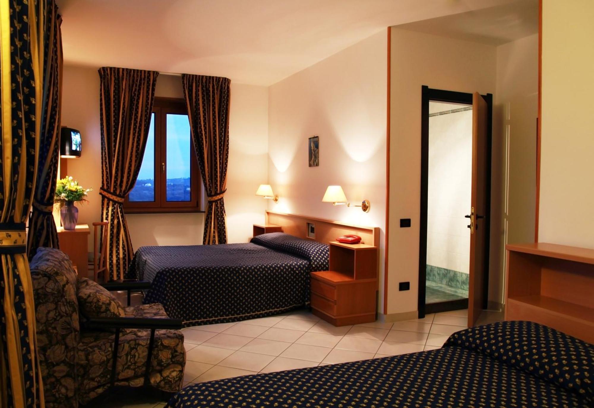 Hotel Lo Smeraldo 치스테르니노 외부 사진